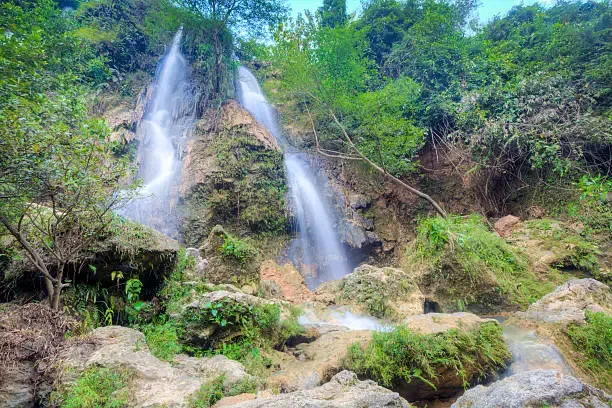 foto keindahan tempat wisata air terjun sri gethuk