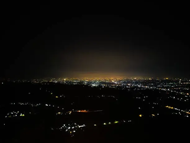 foto bukit bintang pada malam hari
