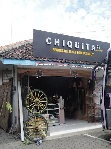 Foto Desa Wisata Manding di Bantul dengan suasana pedesaan asri, sawah, dan aktivitas budaya tradisional