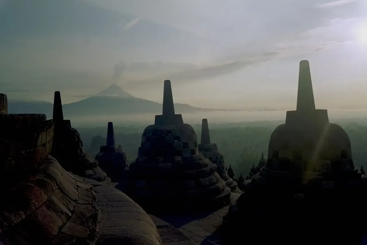 Gambar candi borobudur saat sunset