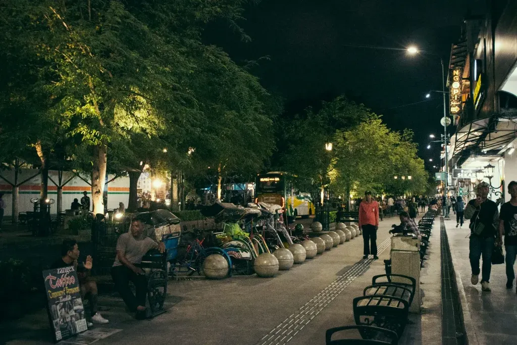gambar suasana tempat wisata malioboro malam hari